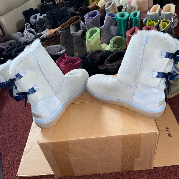 Size 10 Light Blue Uggs With Bows - Picture 4 of 10